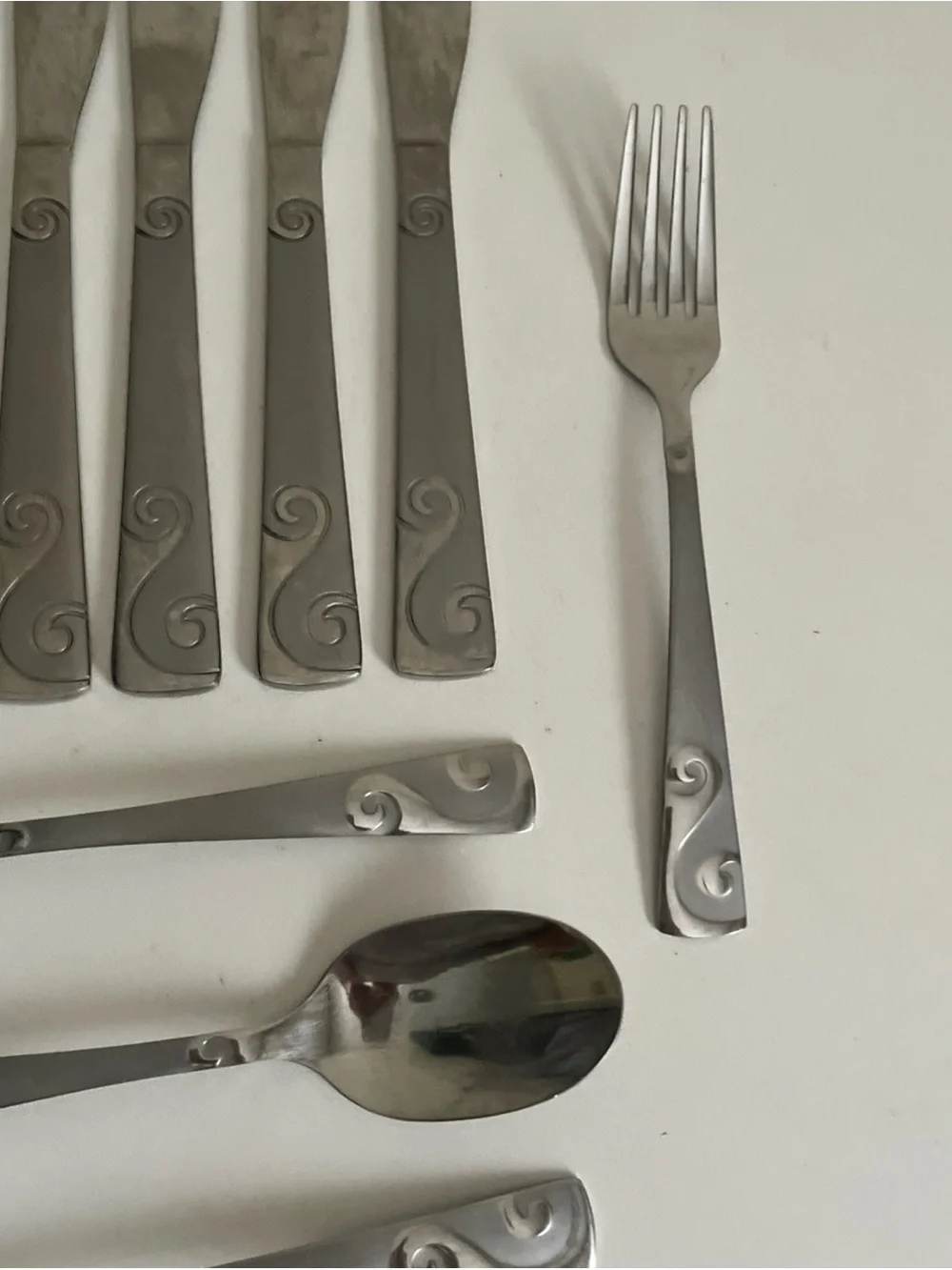 Cambridge Stainless Steel Flatware Swirl Sand Script 24 Assorted Pieces Mixed